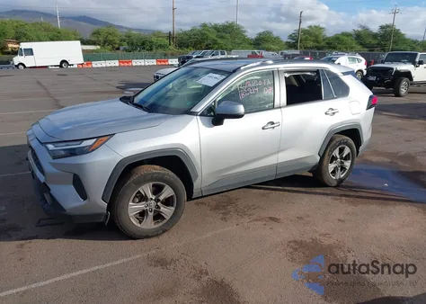 2022 Toyota Rav4 Xle z USA, uszkodzony, nr VIN JTMP1RFV8NJ040458